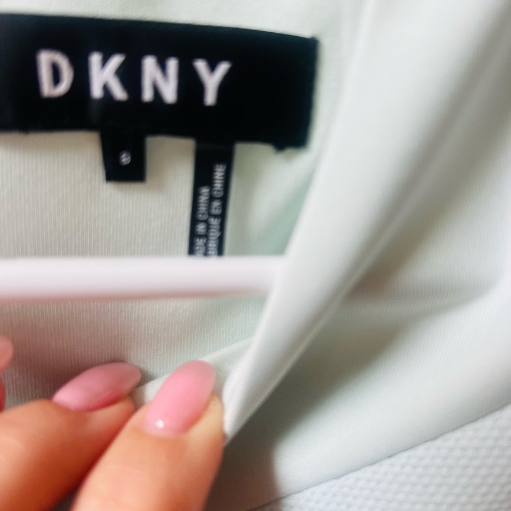 DKNY size 8 stunning Women's Light Blue Sleeveless Dress - Picture 3 of 5